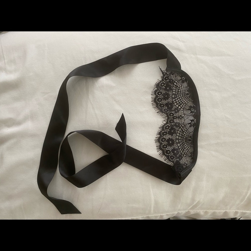 Lace eye mask